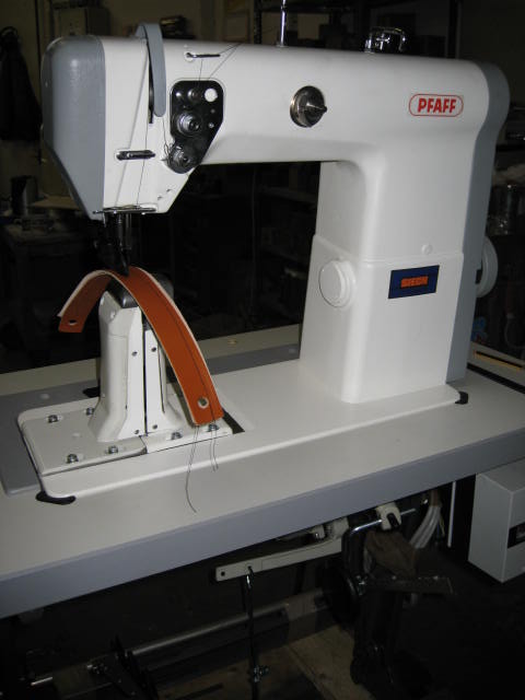 PFAFF Kl. 491-755/13-940/02 single needle flat post bed sewing machine with wheel feed, needle feed and driven roller presser, right standing post, complete with table 