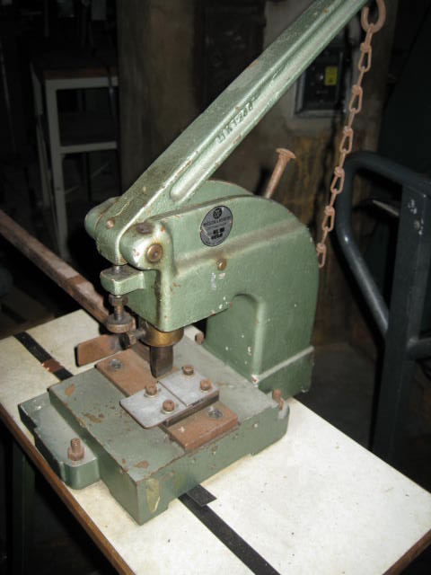 MÜLLER & KURTH Typ 54 L foot lever belt cutting or punching unit