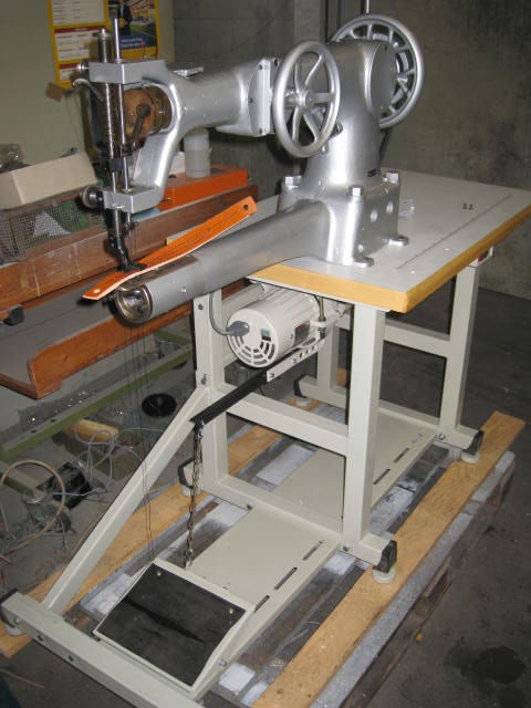 ADLER Kl. 43-1 heavy duty feed up the arm sewing machine with barrel shuttle, drop feed, complete on special table with motor, 55 cm arm length 8 cm arm diameter