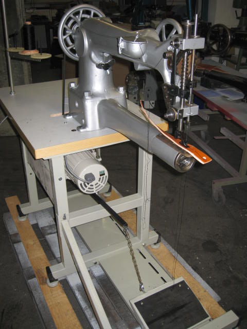 ADLER Kl. 43-3 schwere Zick Zack Armaufwärtsnähmaschine mit Barrelschiffchen, 55 cm Armlänge und 8 cm Armdurchmesser