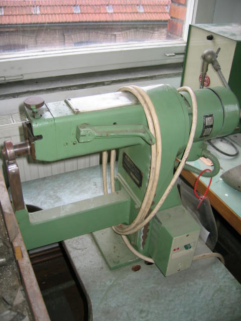ALBEKO Typ 164 Futterkantenklopfmaschine mit Horn
