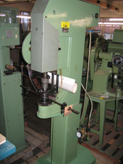 ALBEKO Typ 131 pneumatic punching and eyeleting machine for eyelets with 16 mm inner diameter and 33 mm outer diameter