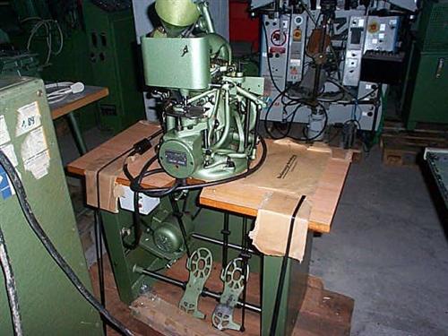 HANG Typ 31 vollautomatische Ösensetzmaschine mit Lochung und Vorschub, auch für Blindösen geeignet