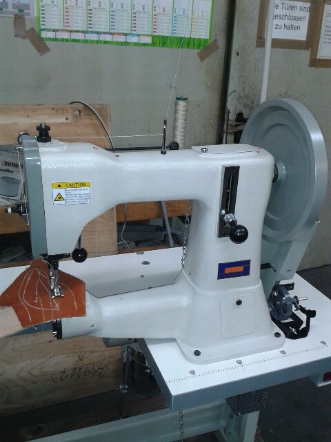 SIECK Type 441 K SLOW heavy duty arm type sewing machine with barrel shuttle triple transport alternating pressers arm length 270 mm complete on stand, extra large hand wheel and speed reducer, brandnew