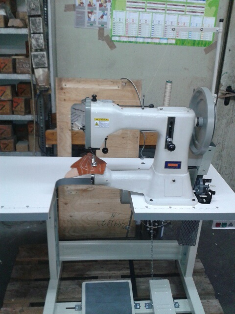 SIECK Type 441 K SLOW heavy duty arm type sewing machine with barrel shuttle triple transport alternating pressers arm length 270 mm complete on stand, extra large hand wheel and speed reducer, brandnew