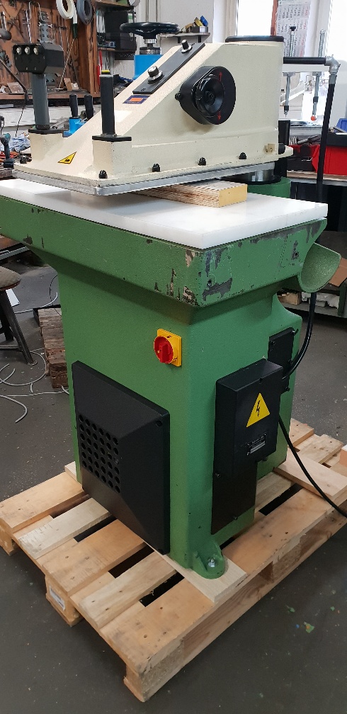SOLD! ATOM S120 hydraulic clicking press with 18 tons pressure, cutting surface 800 x 430 mm, swing arm width 370 mm, rebuilt