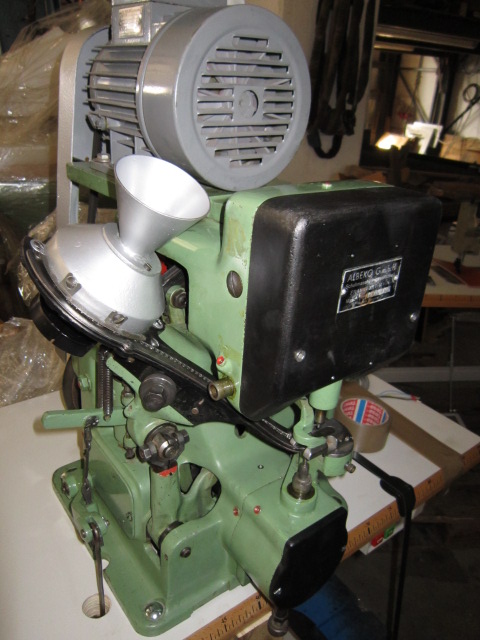 ALBEKO Typ 127 full automatic eyeleting machine with punching feeding and setting visible or invisible eyelets