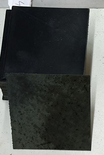 FINGERTABS Fingertab–Ankertab–Ledertab–Blankbogentab–Barebowtab Rohling für den Bogensport Zuschnitt Rohlinge 10x10 cm Dicke circa 2 mm aus Pferdeleder Cordovan Culatten Farbe schwarz superglatt zur Erstellung Ihres Fingertab -Mindestabnahme 3 St