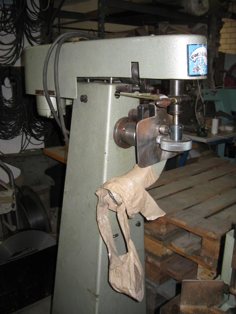 GUTH Schalensohlen-Aufrauhmaschine