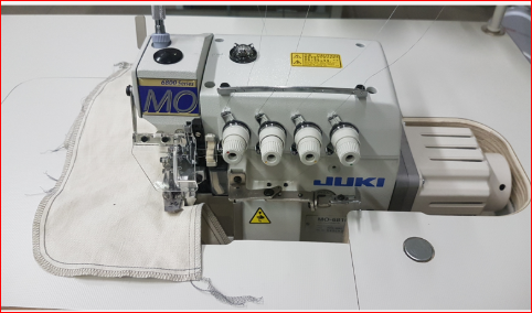 JUKI MO 6816 SFH 650H BBO 10MM Abstand mittelschwere Ausführung - Overlock Nähmaschine mit 4 Fäden, komplett auf Gestell mit 230 V DC Elektronik Motor (ohne Nadelpositionierung), fabrikneu