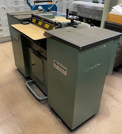 FORTUNA Typ NAF 470 high duty leather splitting machine with 470 mm spltting width, presser bar and presser roll, 4 feeding speeds