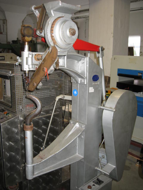 STOCKO Typ WMB 130 motor driven riveting machine for tubular rivets, with 350 mm working radius, small turnable amboss for shoe riveting